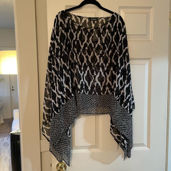 Medium size brand new, never worn black and white abstract pattern sheer blouse - Picture 2 of 2